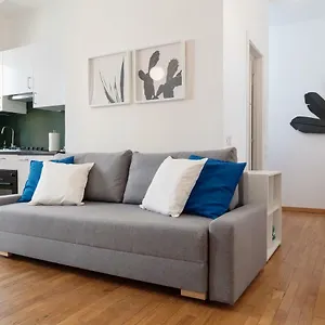 https://design-flat-near-the-city-center-milan.italymilanhotels.net